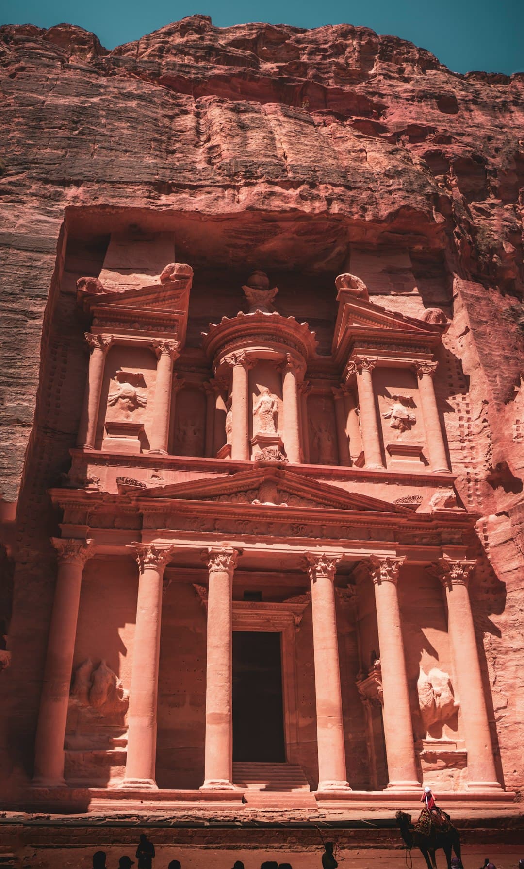 Widok na starożytne miasto Petra w Jordanii