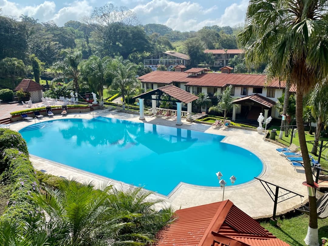 Rodzina w przyjaznym hotelu z basenem w Kostaryce