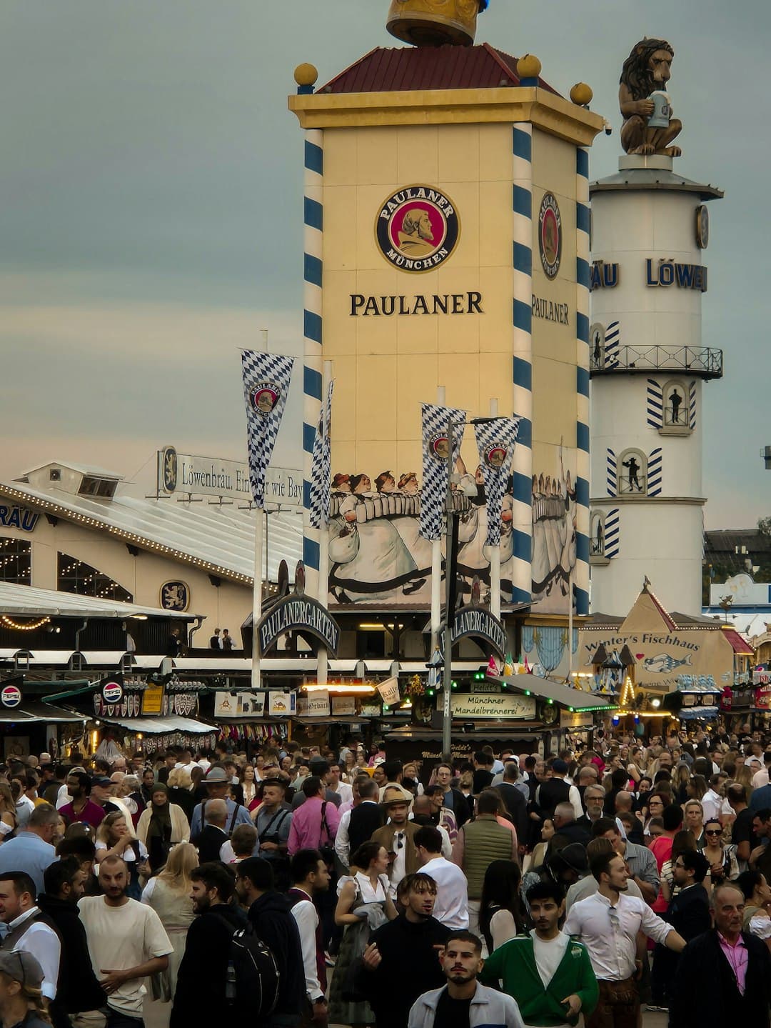 Browar Pilsner Urquell w Plzeň z odwiedzającymi