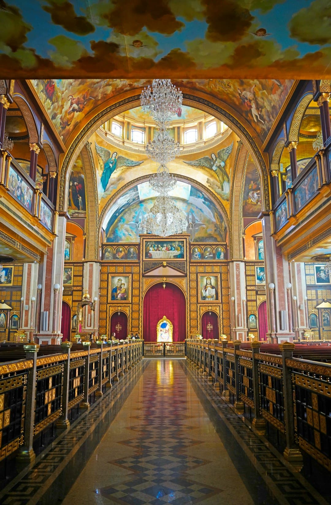 Widok na synagogę w Plzeň z piękną architekturą