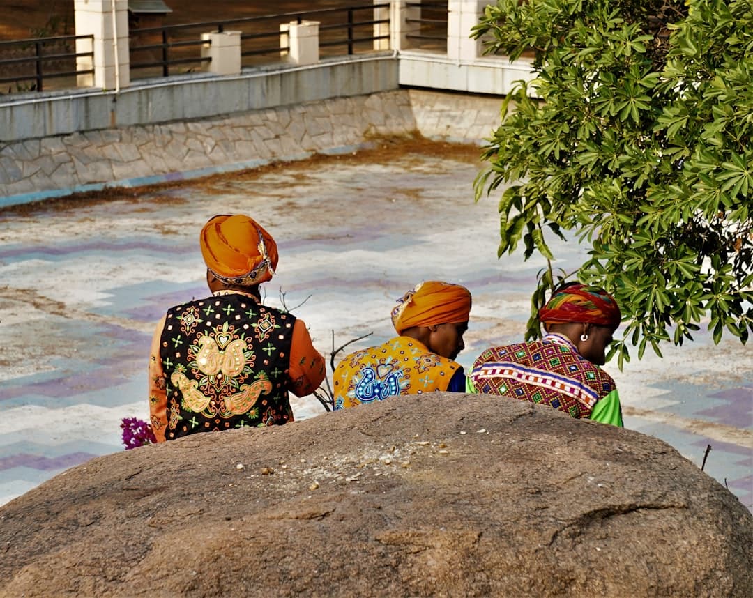 Dzieci bawiące się w fontannie w Nicei