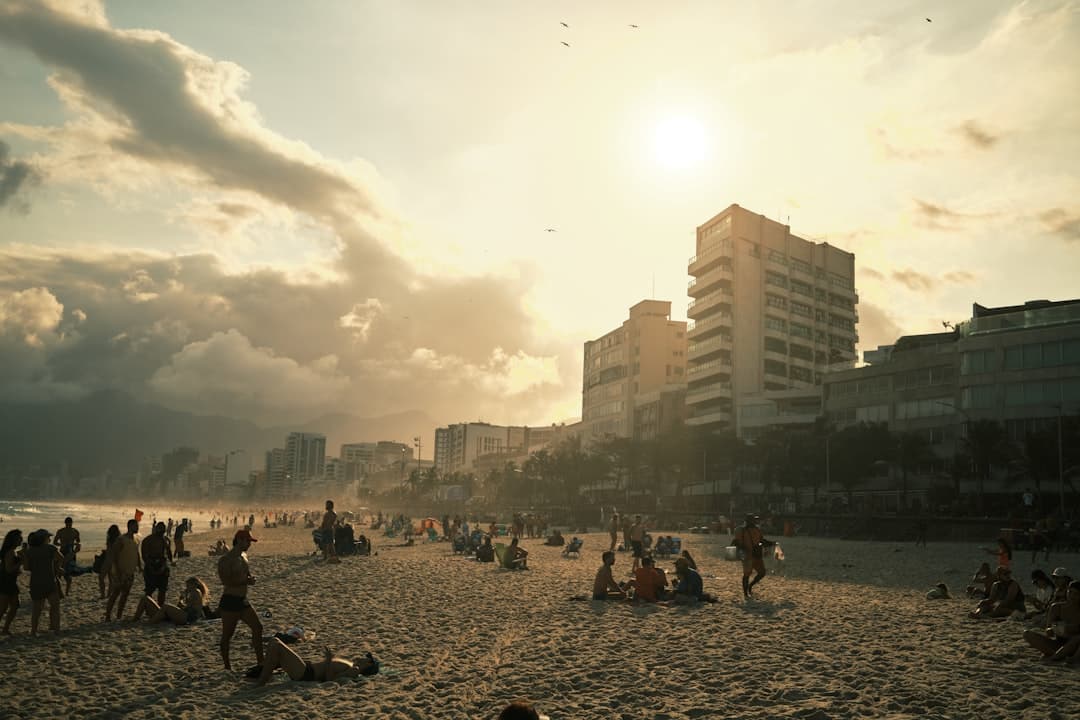 Zachód słońca na Copacabanie z zawodnikami siatkówki