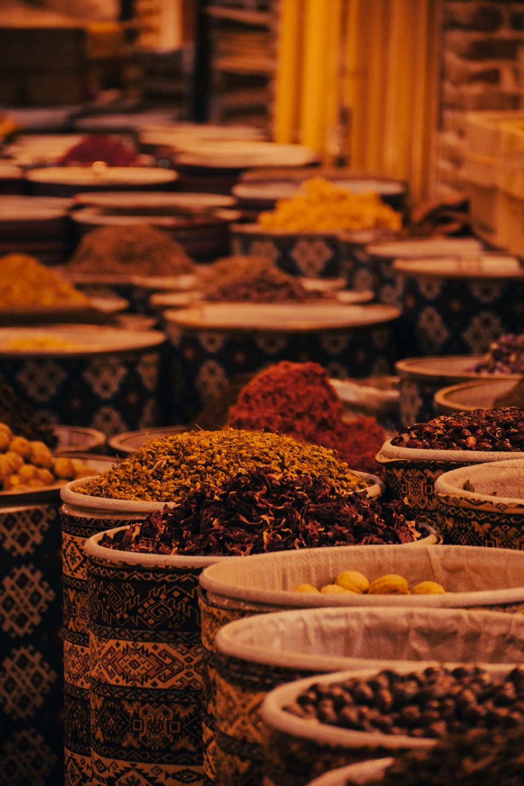 Torebki przypraw w marokańskim targu