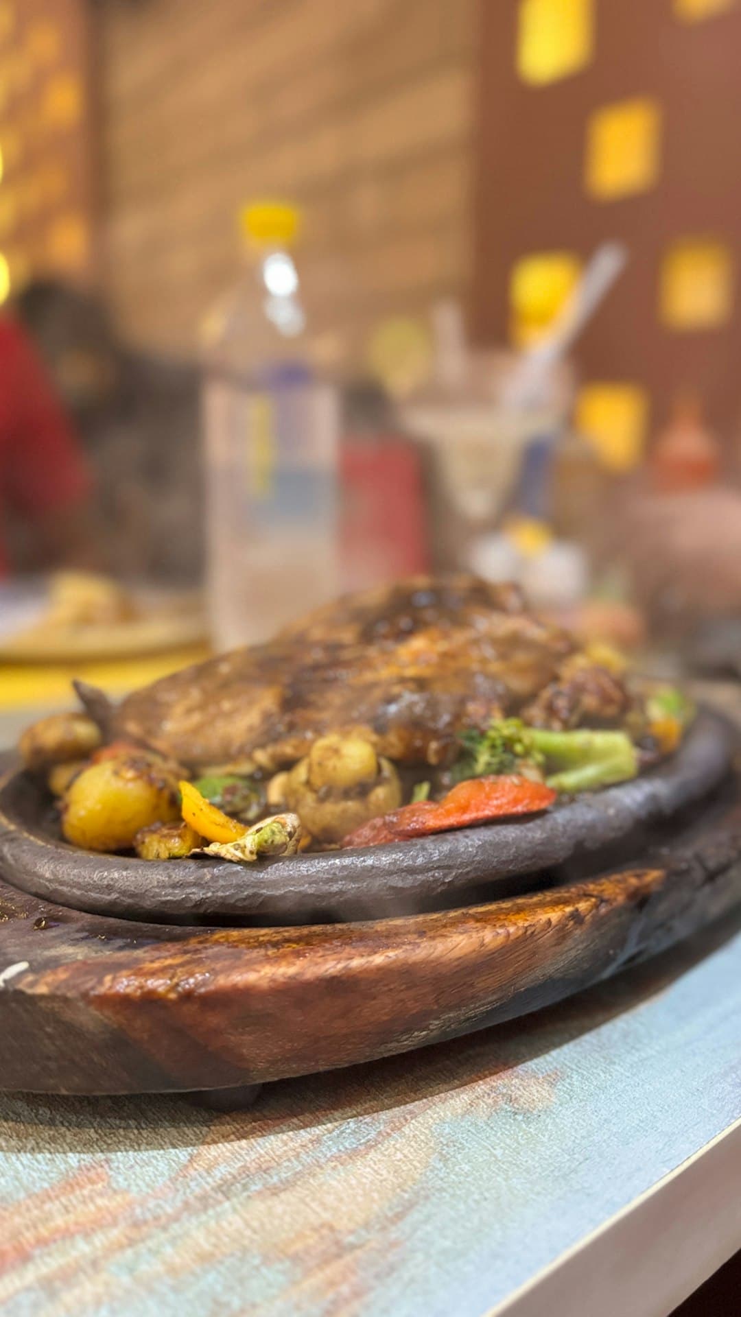 Kolumbijska potrawa serwowana w restauracji