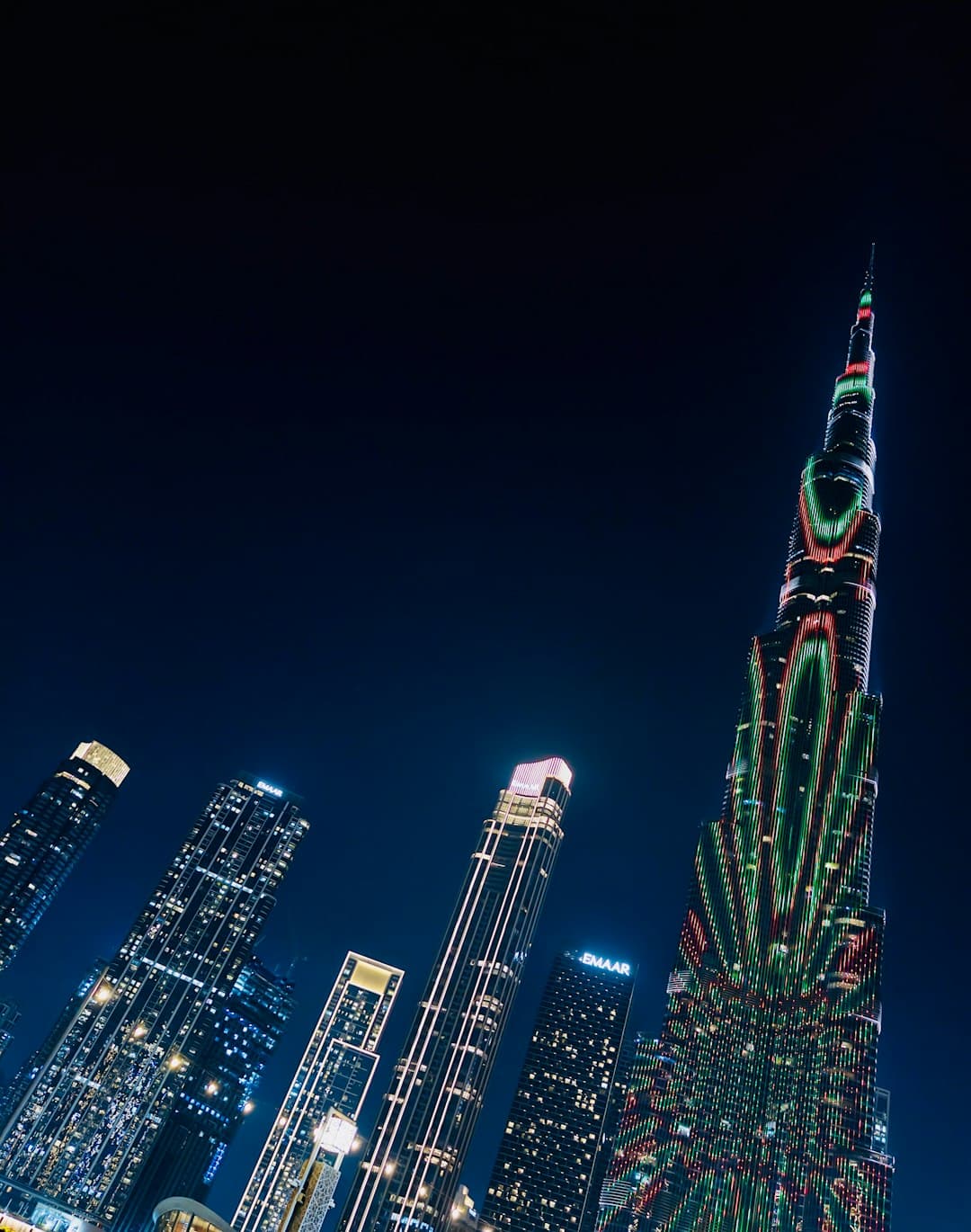 Piękny widok na Dubaj w nocy