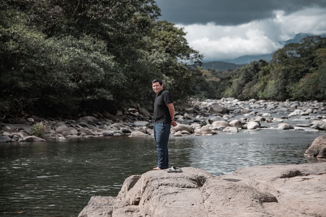 Rodzina na zjeździe tyrolskim w Boquete w Panamie