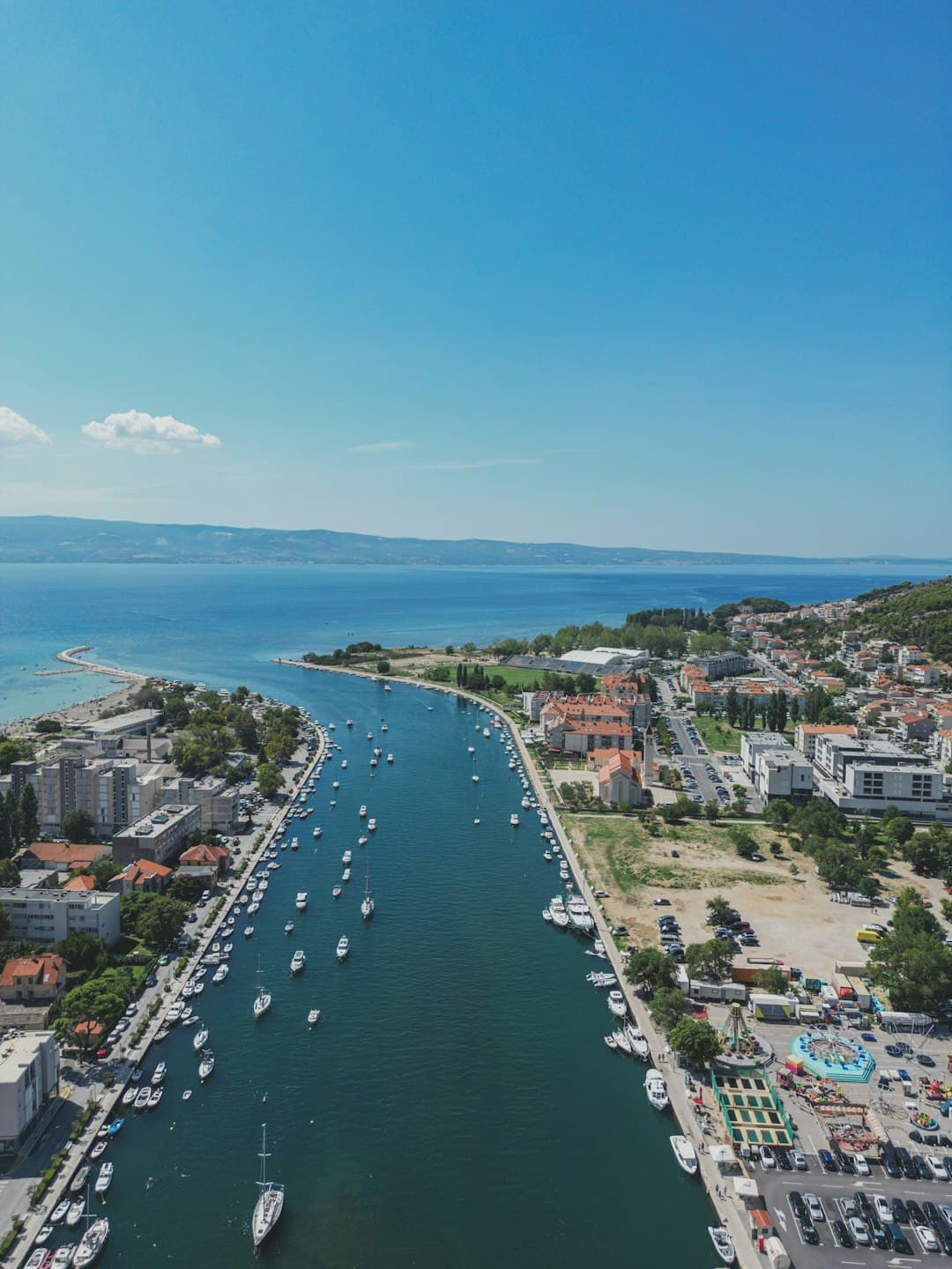 Historia Omiš z rzeką i górami