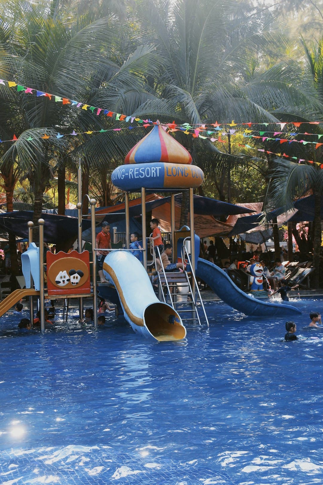 Rodzina korzystająca z aquaparku w egipskim kurorcie