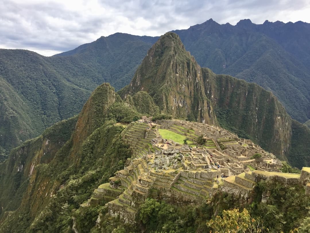 Wspaniały widok na Huayna Picchu i Machu Picchu