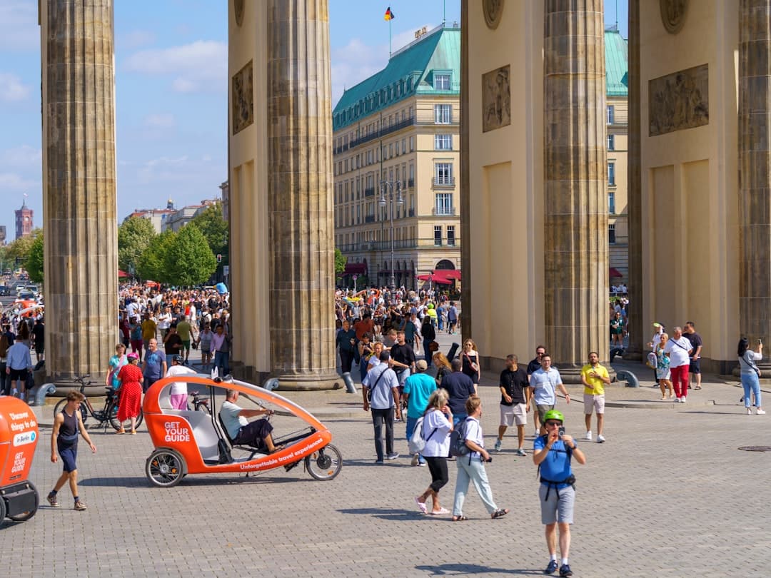 Rodzina odkrywająca Berlin
