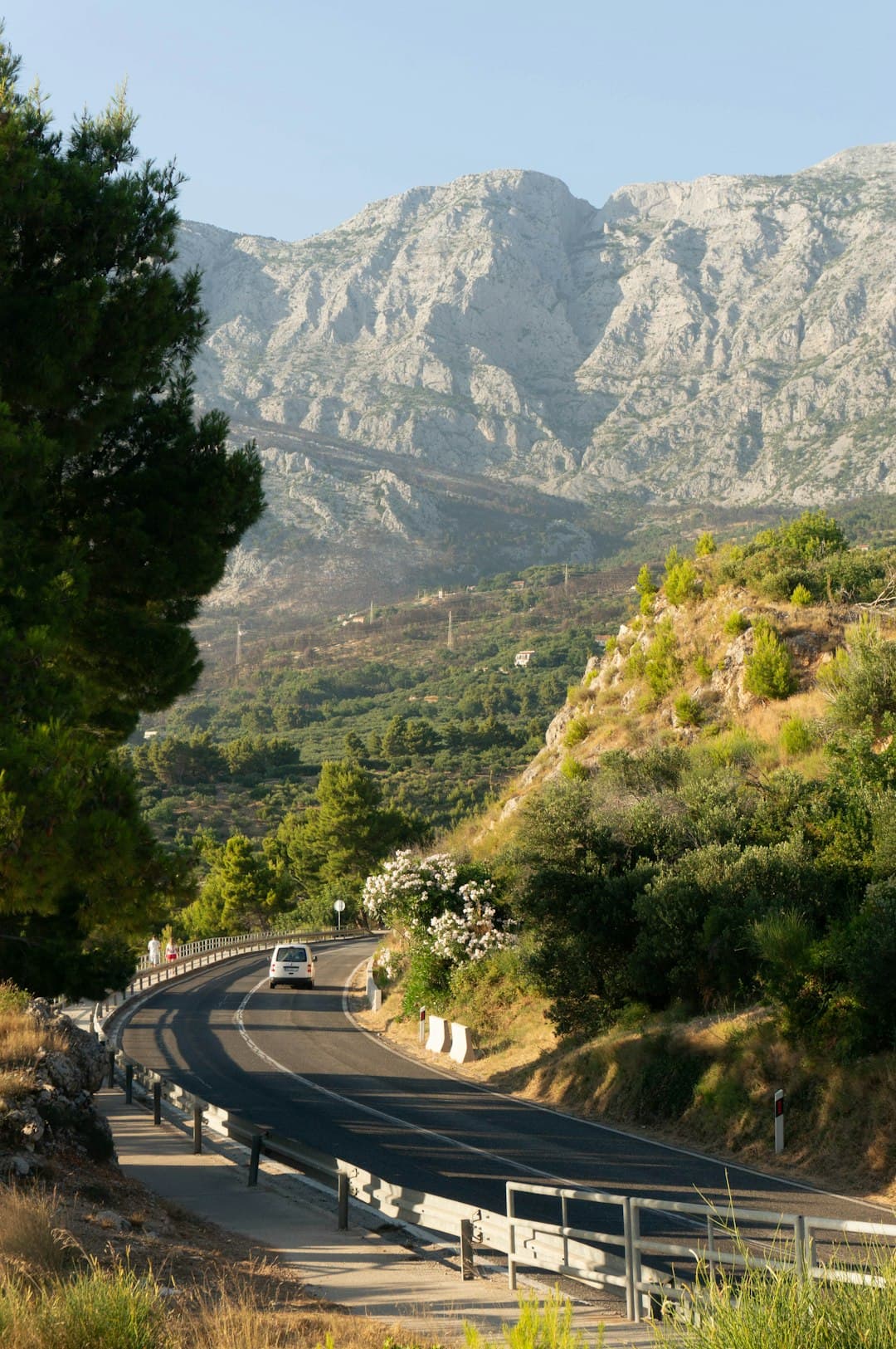 Malownicza droga w górach na Cyprze