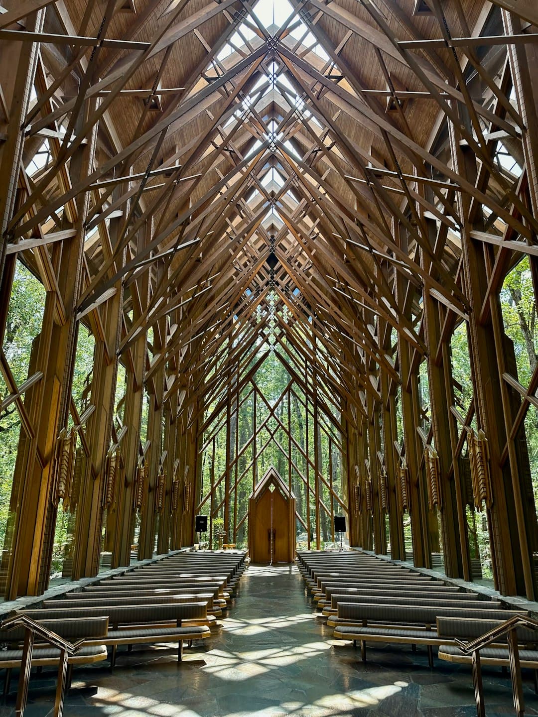 Instalacja Reading Between the Lines w Brugii