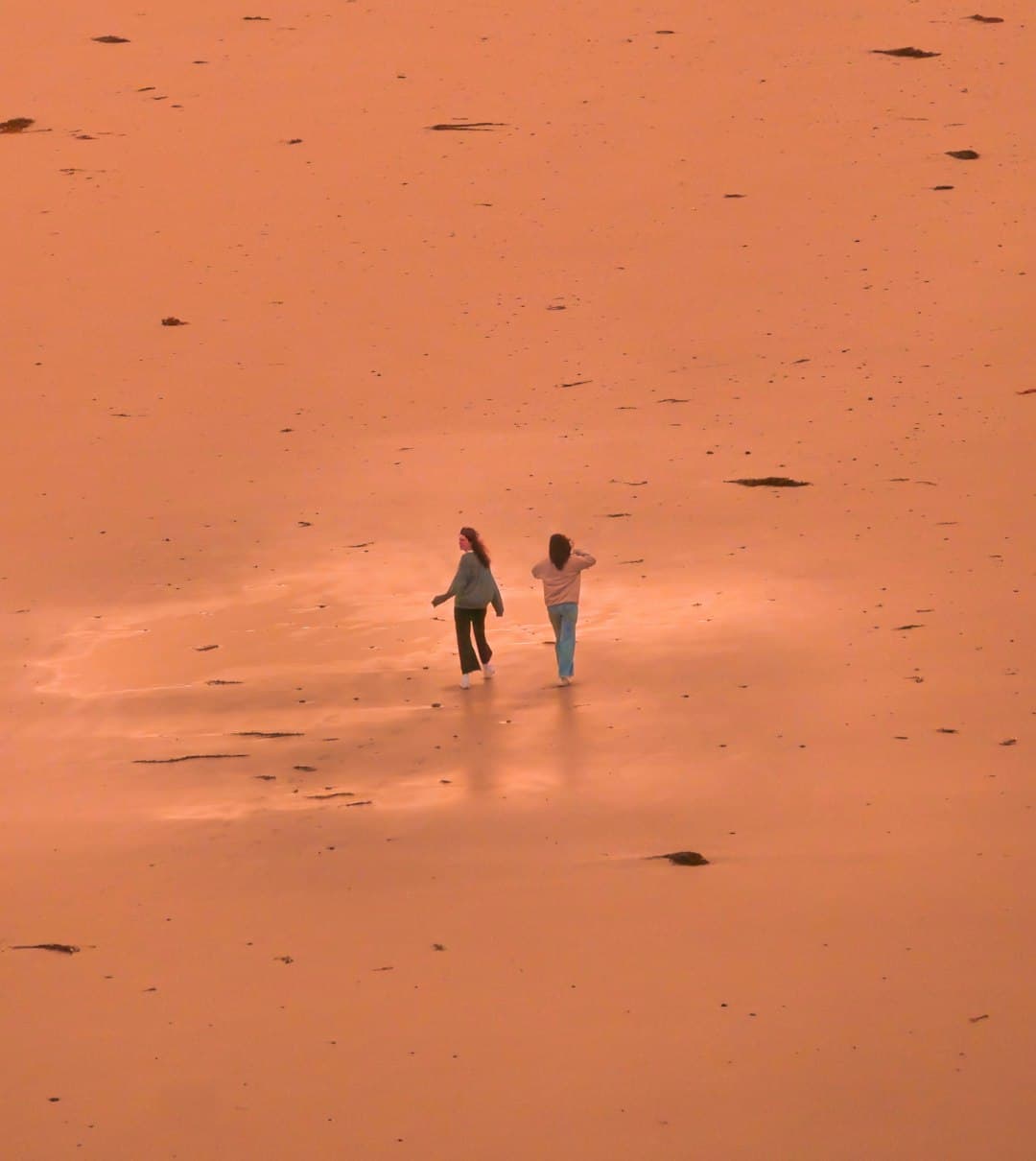 Para spacerująca po plaży w Hulhumale