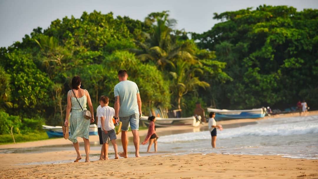 Rodzina planująca wakacje