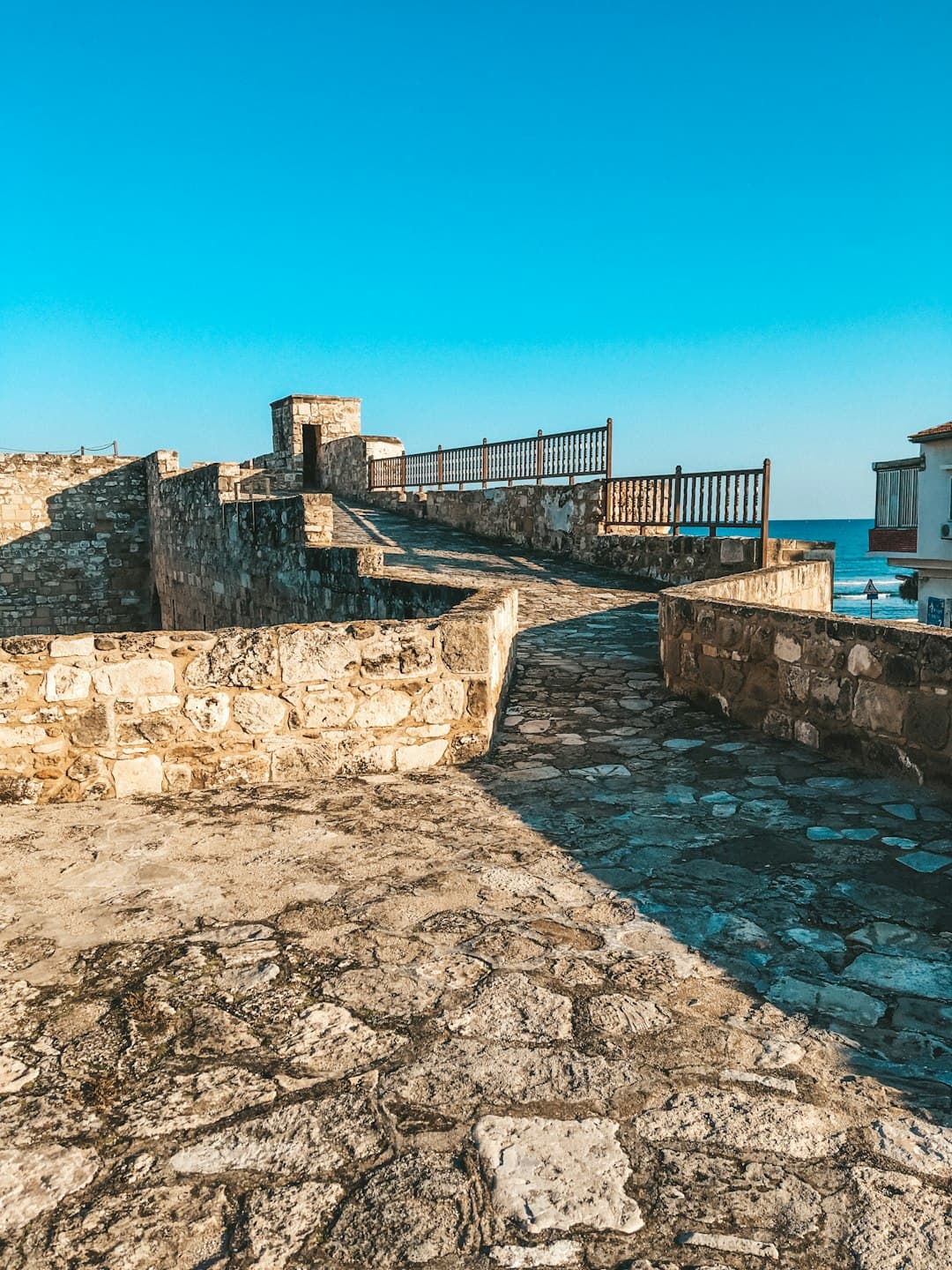 Fort w Larnace podczas zachodu słońca