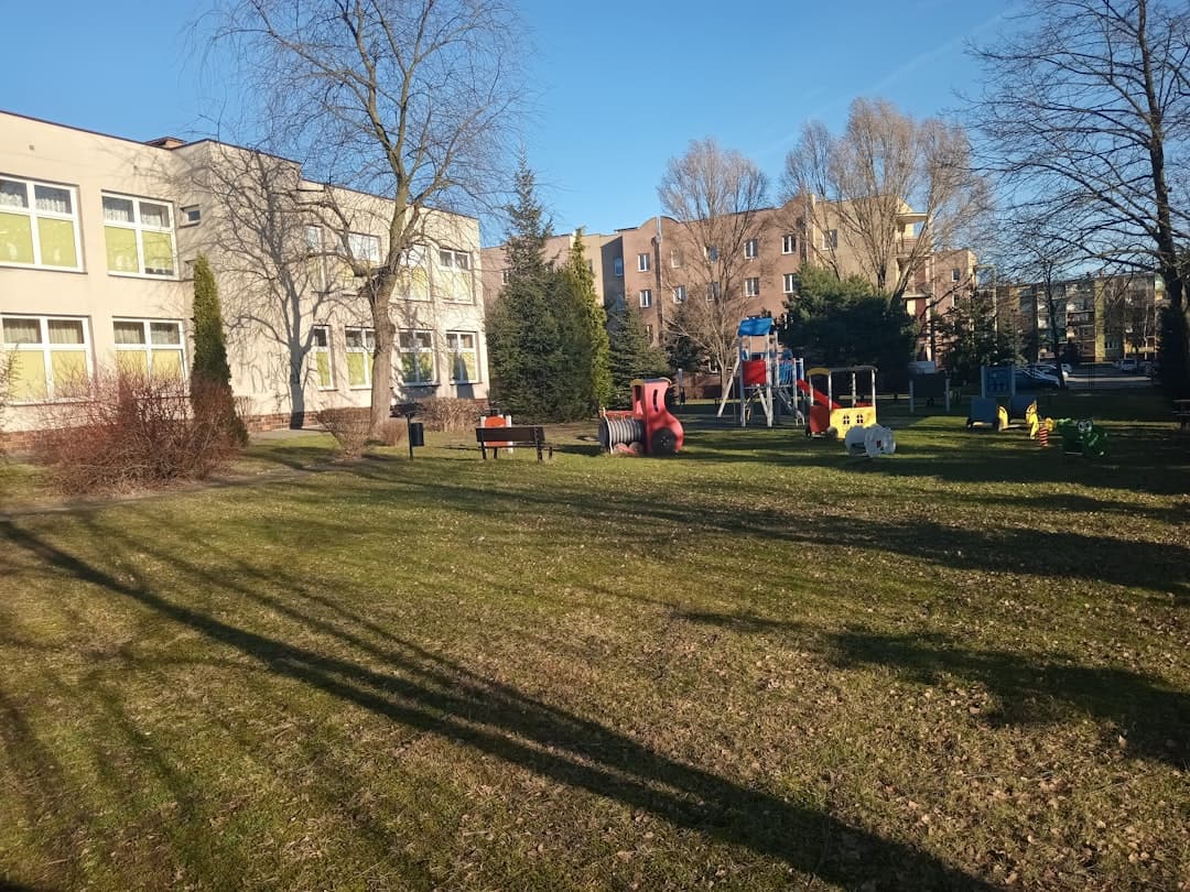 Rodzina spędzająca czas na świeżym powietrzu w Egerze