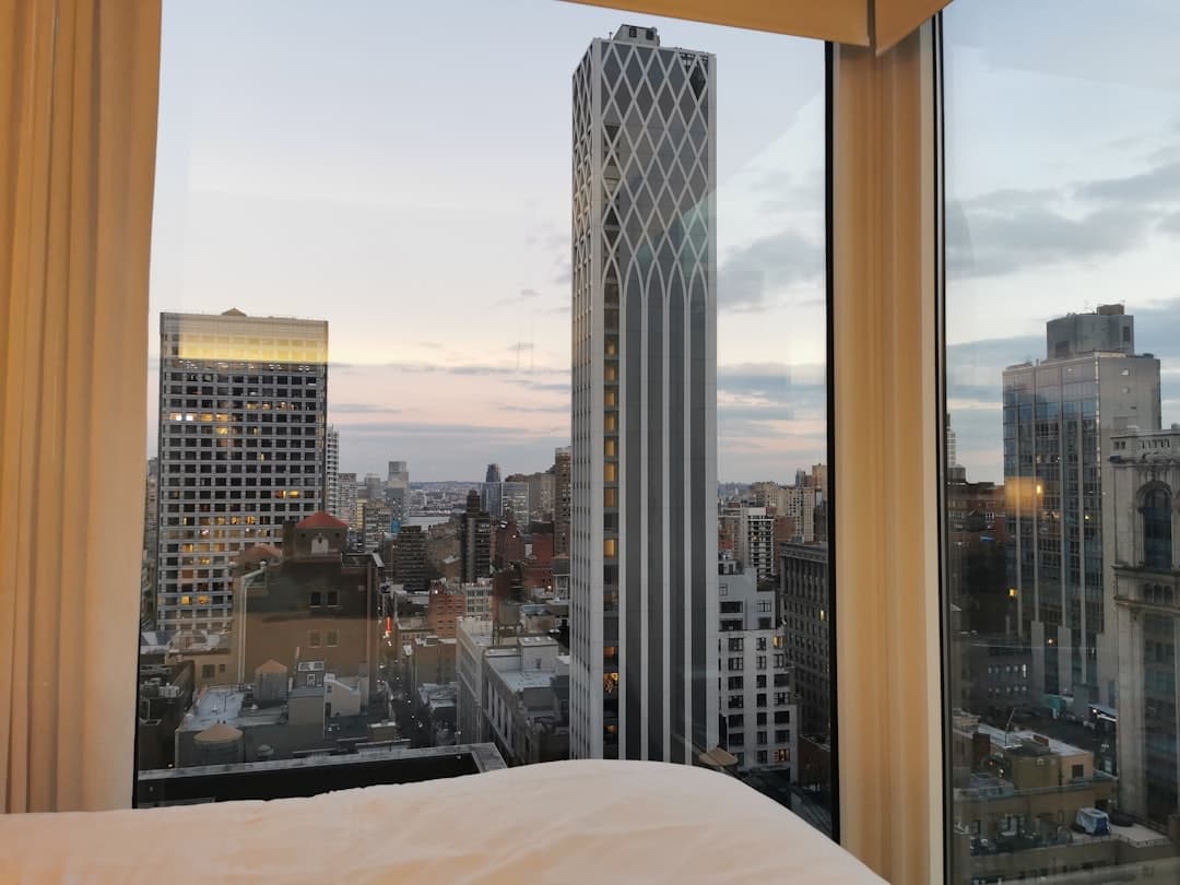 Luksusowy pokój hotelowy z widokiem na Nowy Jork