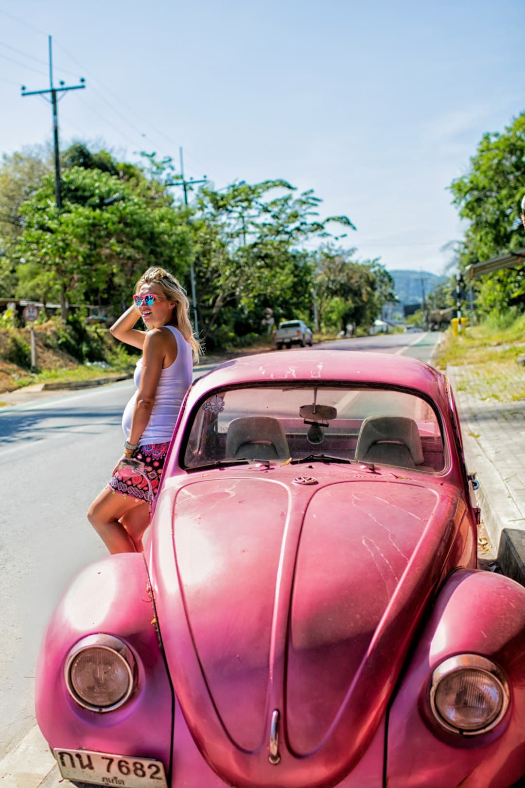 Wynajęty samochód na pięknych drogach Seszeli