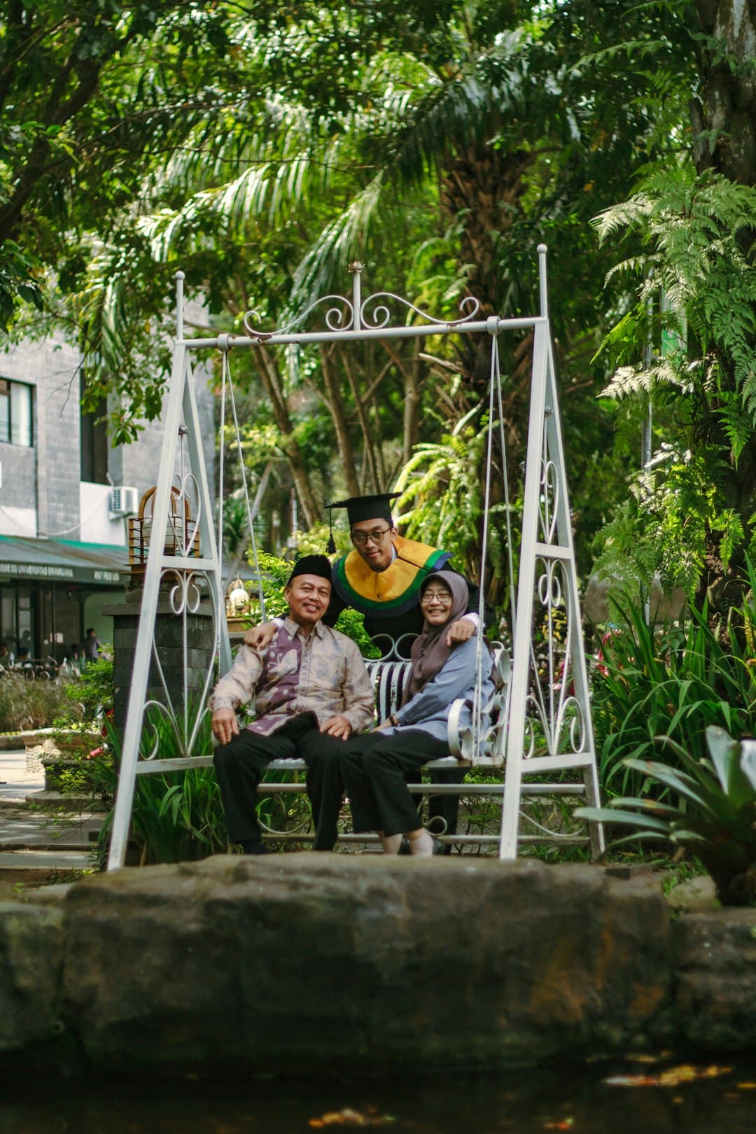 Szczęśliwa rodzina ciesząca się wakacjami