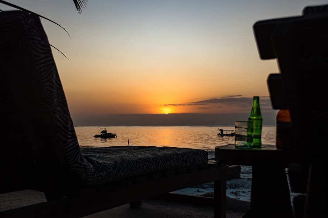 Zachód słońca na plaży w Malindi
