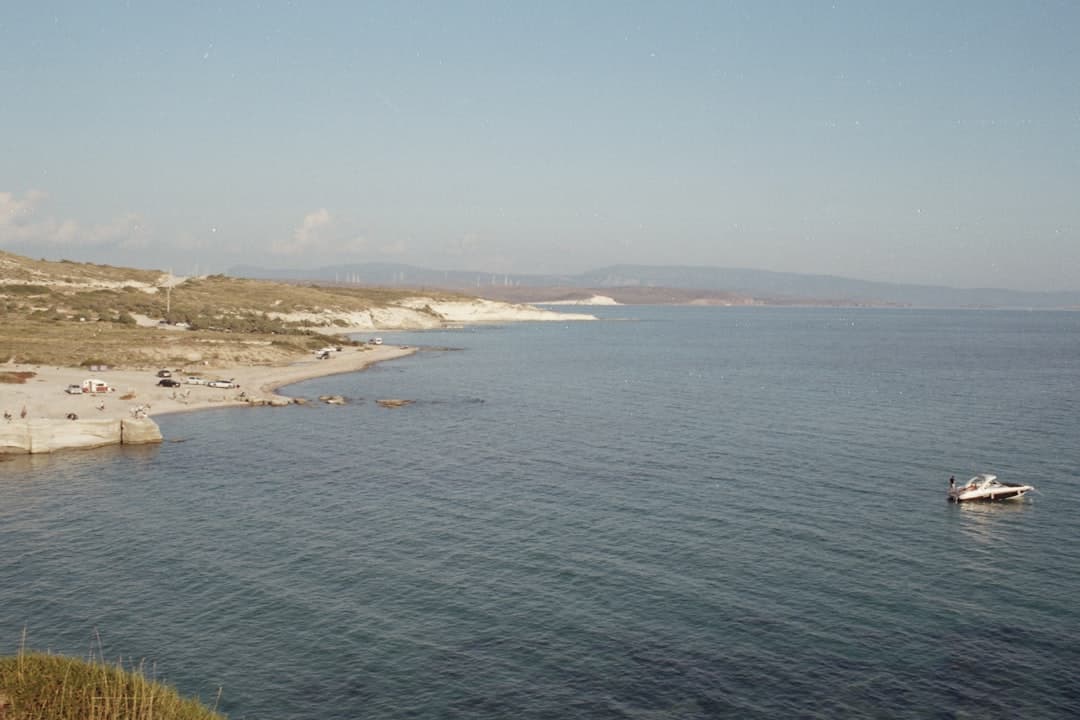 Wyjazdy wakacyjne do Alaçatı dla miłośników windsurfingu