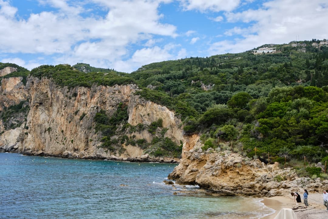 Piękne piaszczyste plaże na Korfu dla rodzin