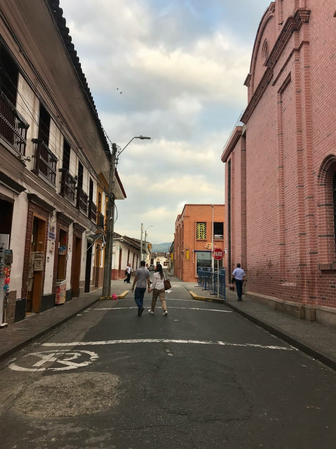 Widok na Bogotę z rowerzystami podczas Ciclovii