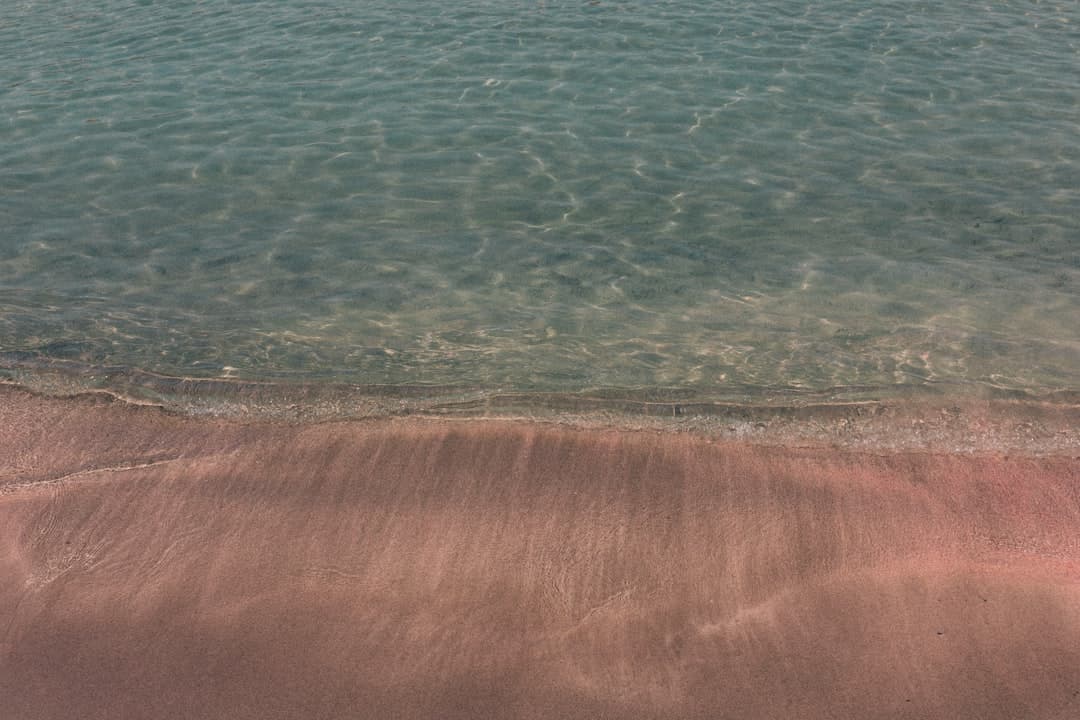 Różowy piasek na plaży Elafonisi