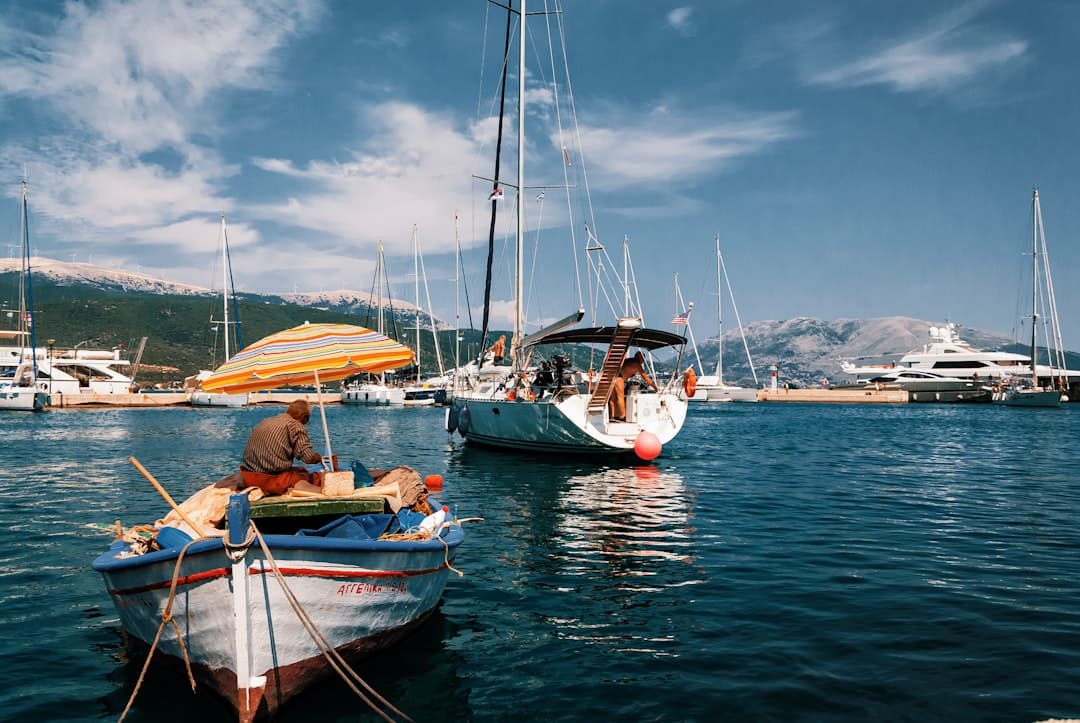 Żaglówki w Zatoce Kotorskiej