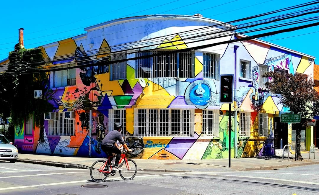 Kolorowe ulice Little Havana z muralami