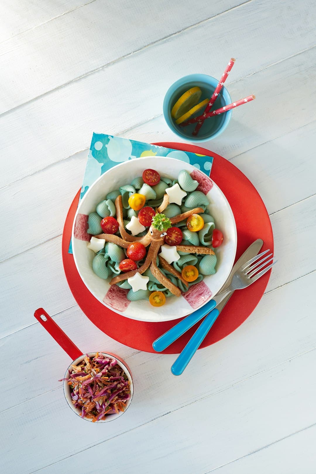 Wibracyjne danie lunchowe duńskie z smørrebrød i sałatką