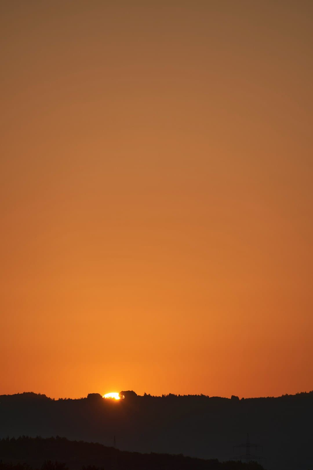 Zapierający dech w piersiach widok zachodu słońca w Ksamilu