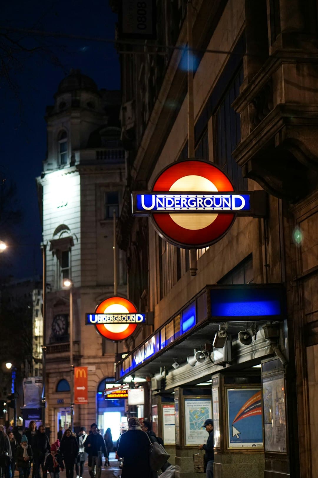 Znak metra w Londynie