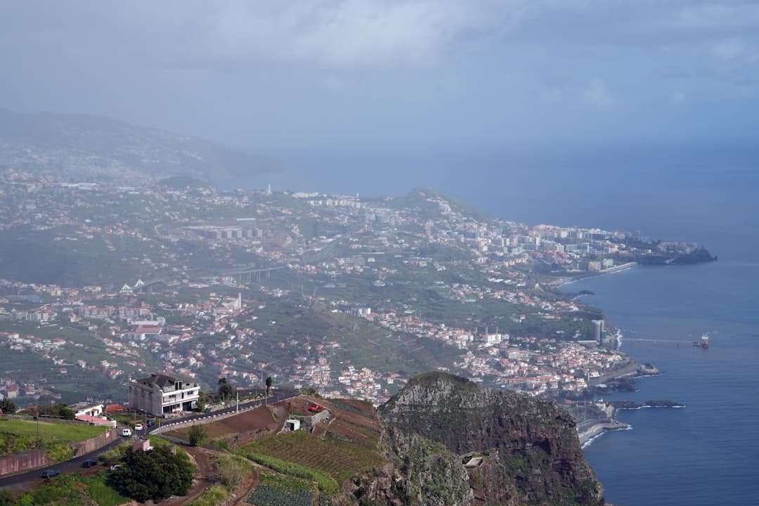Widok z kolejki linowej na Maderze