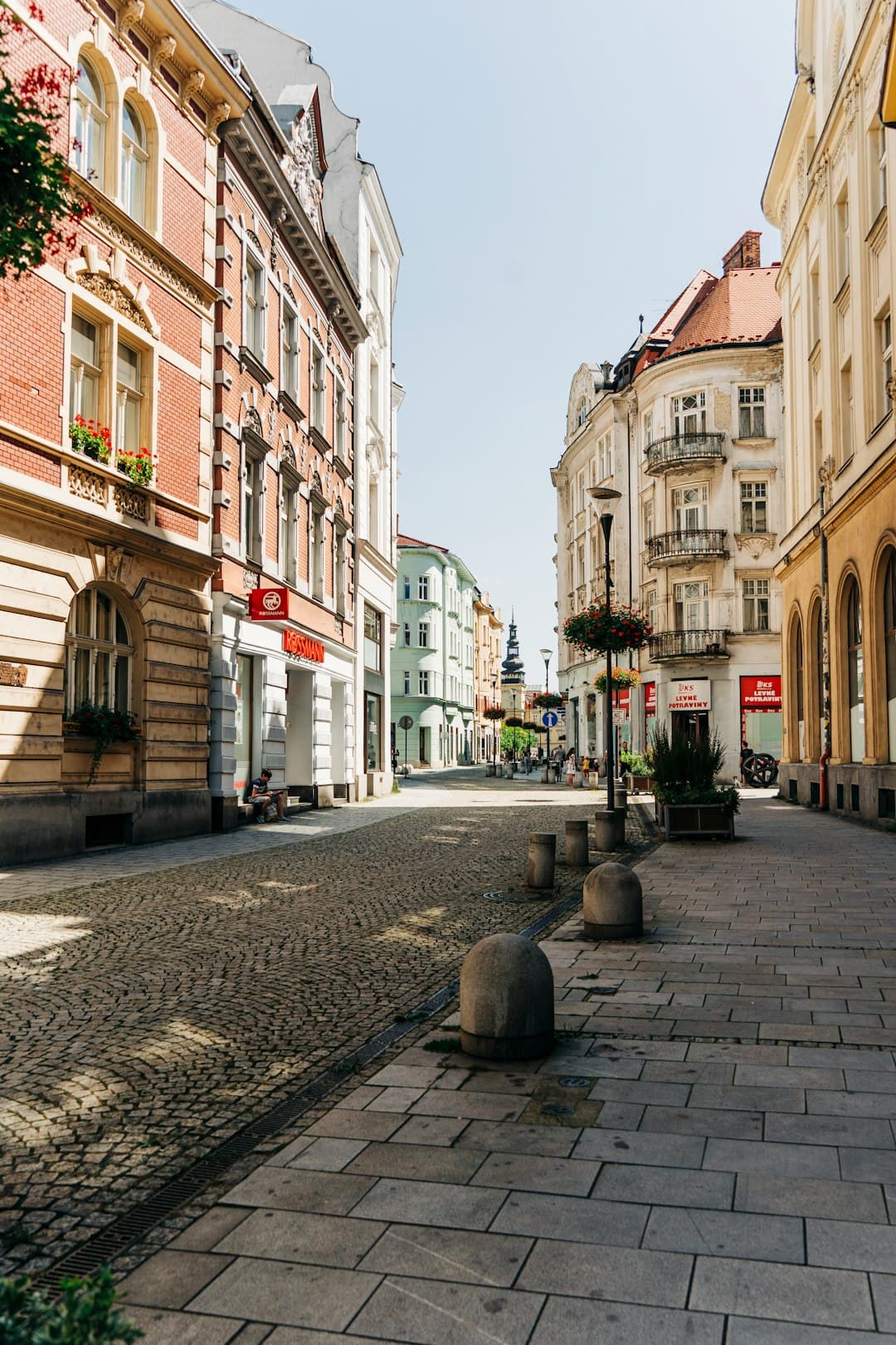Ciekawy turysta odkrywający Ostravę