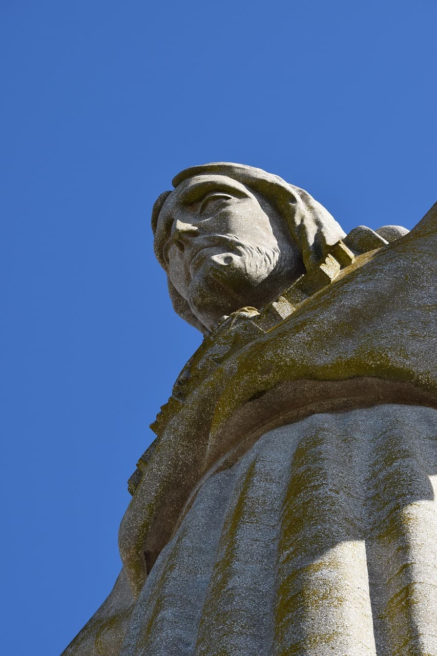 Widok na plażę z turkusową wodą w Sal Rei