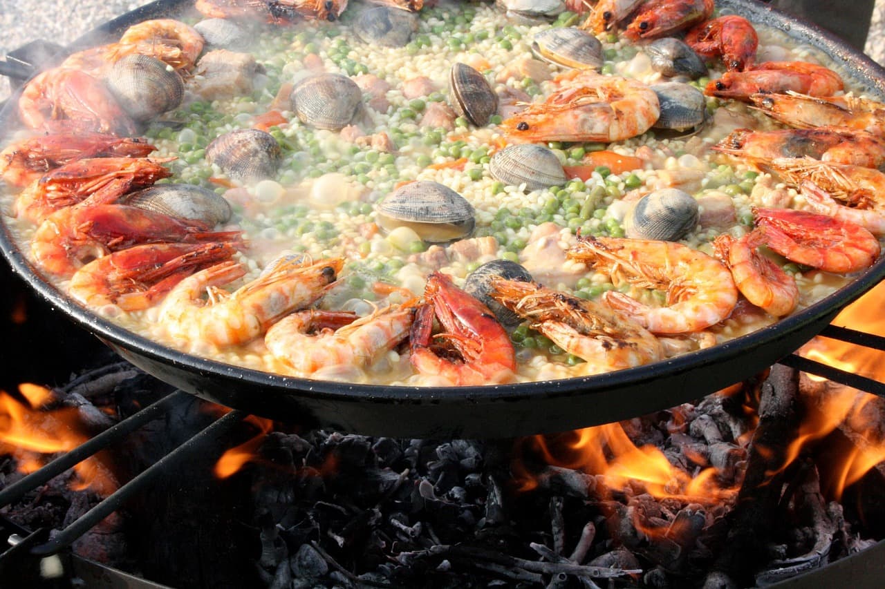 Oryginalna paella świeżo podana