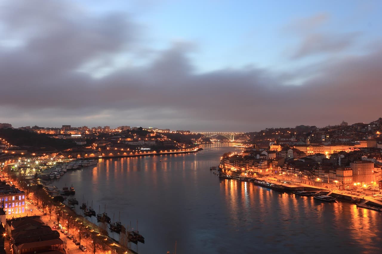 Widok na Porto z rzeki Douro
