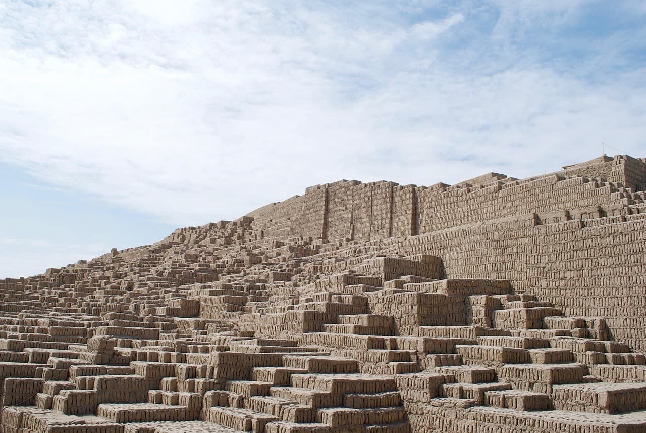 Widok na ruiny Huaca Pucllana