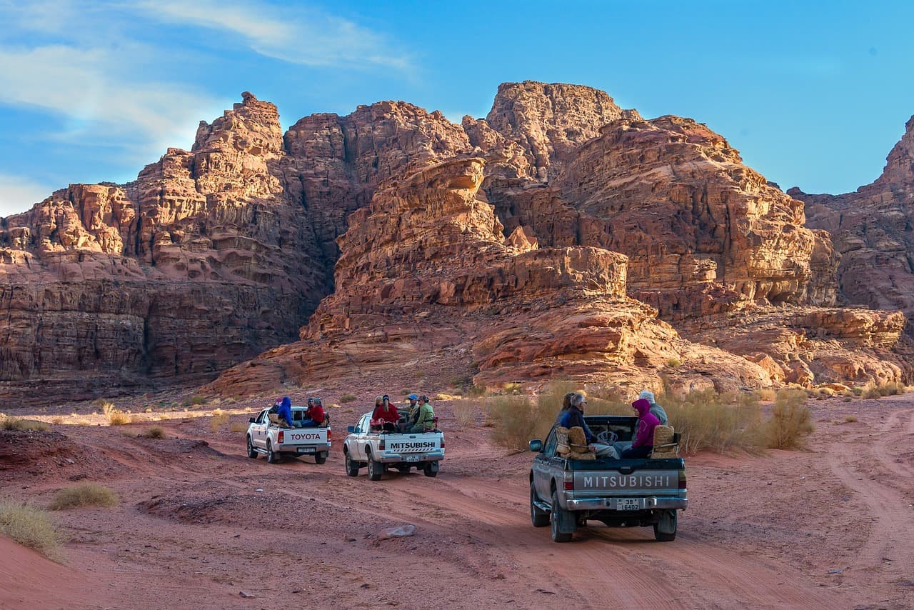 Droga do Wadi Rum w Jordanii
