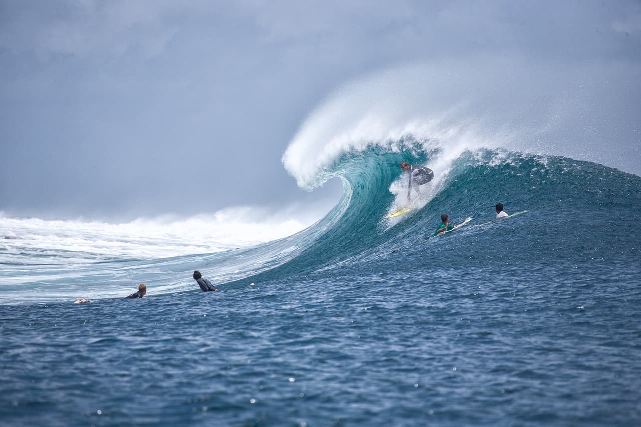 Lekcja surfingu na plaży Surfers Paradise