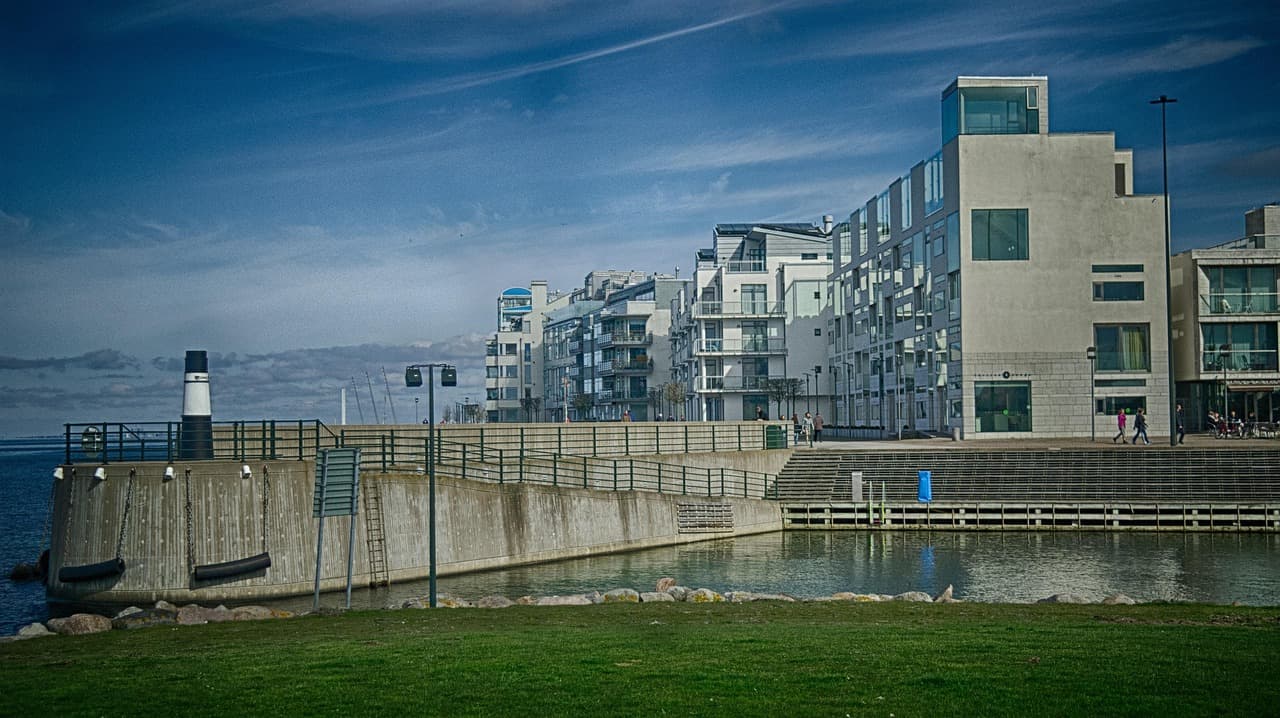 Zachód słońca nad portem w Malmö