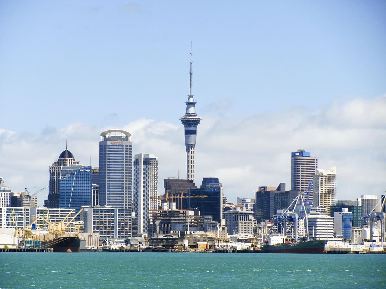 Widok z Sky Tower na Auckland