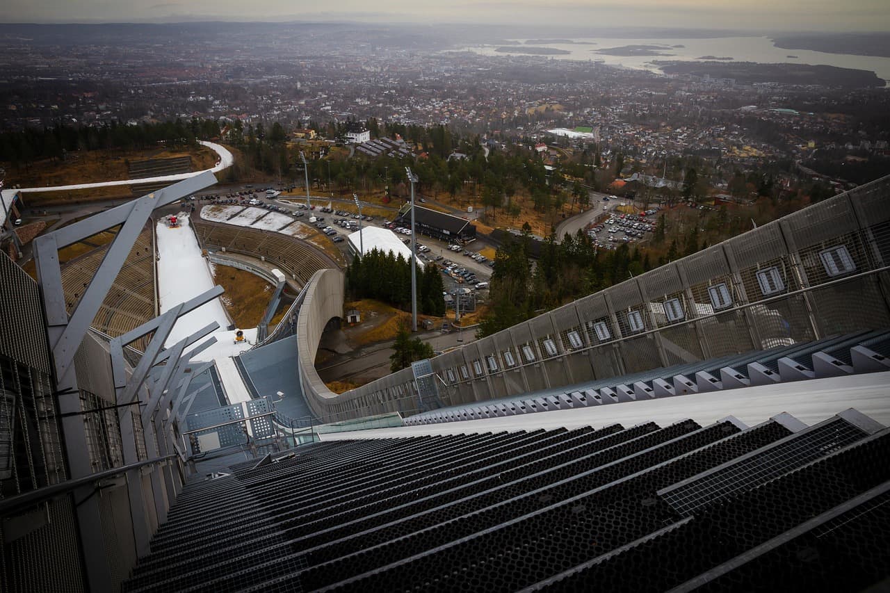 Holmenkollen z widokiem na Oslo