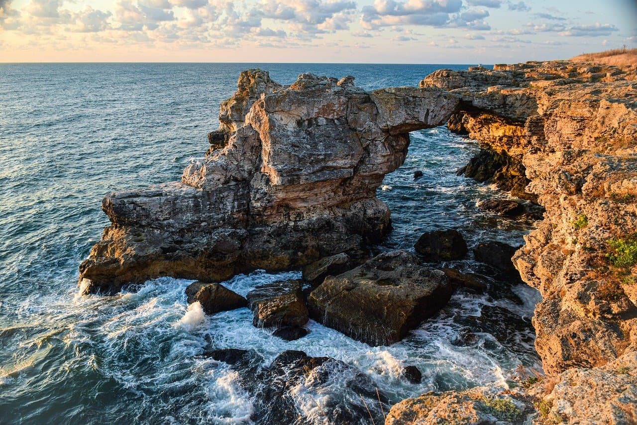 Monaster Aładzha wykuty w skale