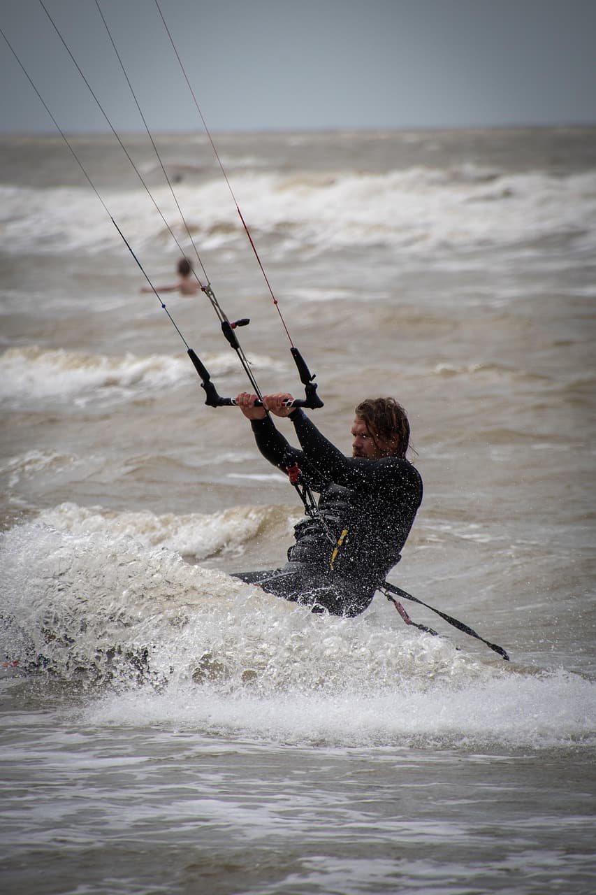 Kitesurfing na plaży Diani