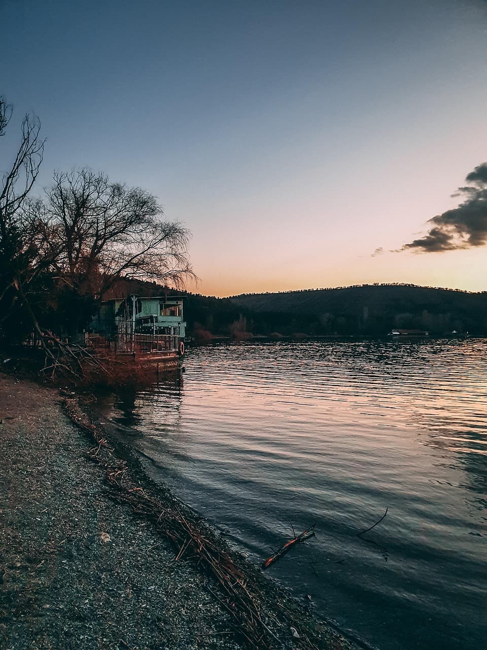 Jezioro Eymir w Ankarze, spokojna natura