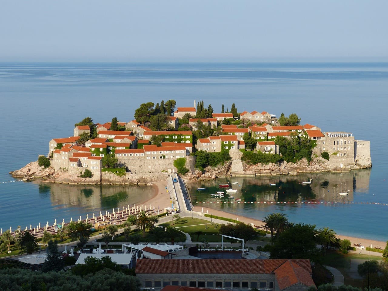 Widok na wyspę Sveti Stefan