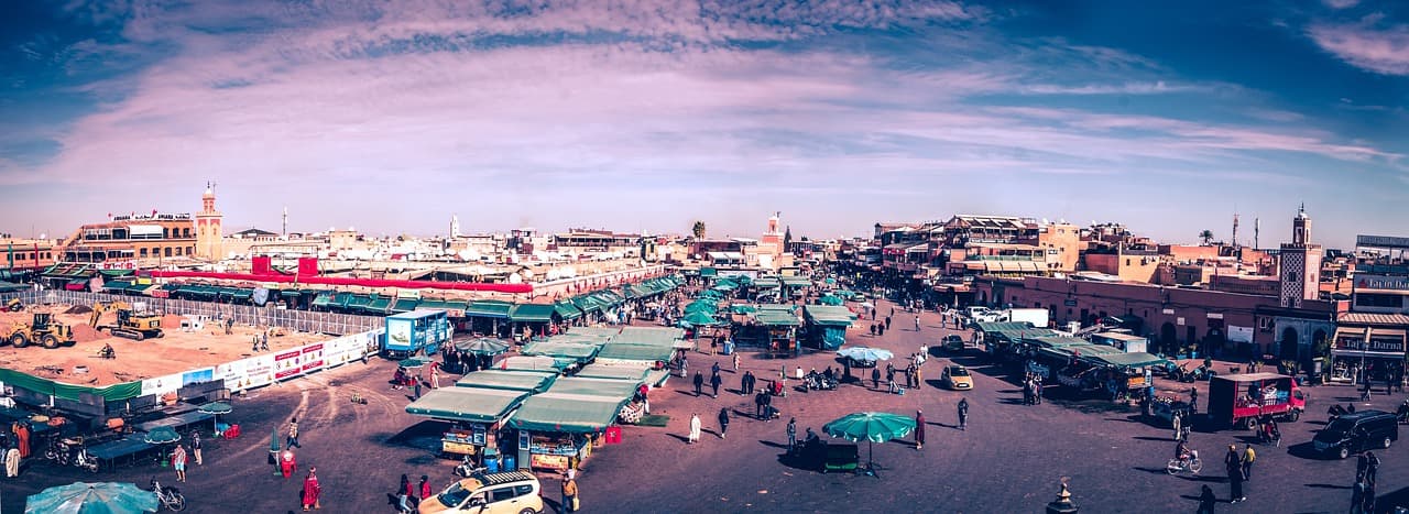 Widok na plac Jemaa el-Fnaa w Marrakeszu
