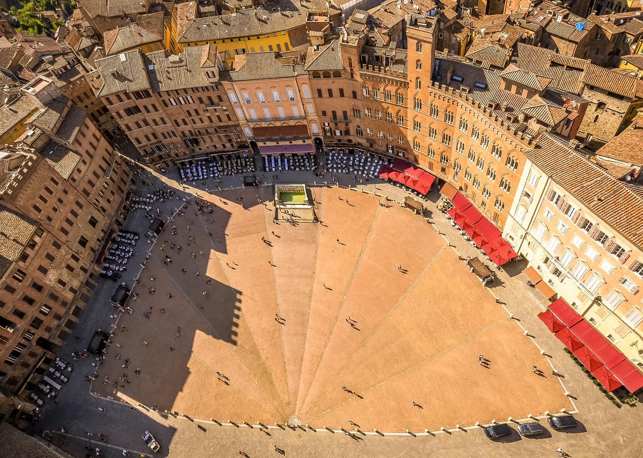 Piazza del Campo w Sienie